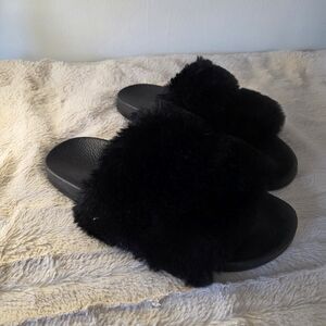 Black Faux Fur Slide Sandals - Women's Comfortable Slip-On